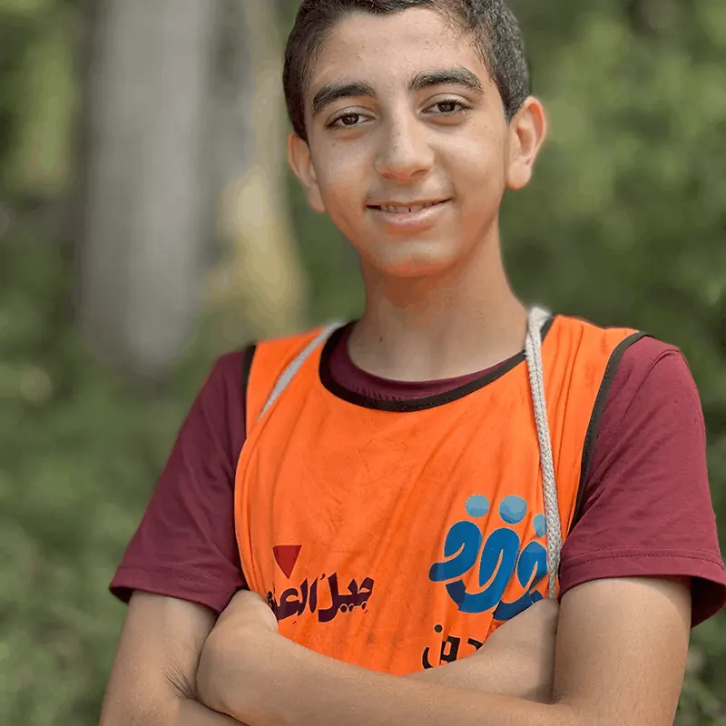 ابن من واعدون يقف بثقة